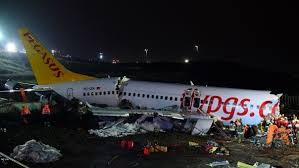 Al doilea accident aviatic la Istanbul al firmei low cost PEGASUS.Avionul s-a rupt in 3!Sunt 3 morti si 180 de raniti!